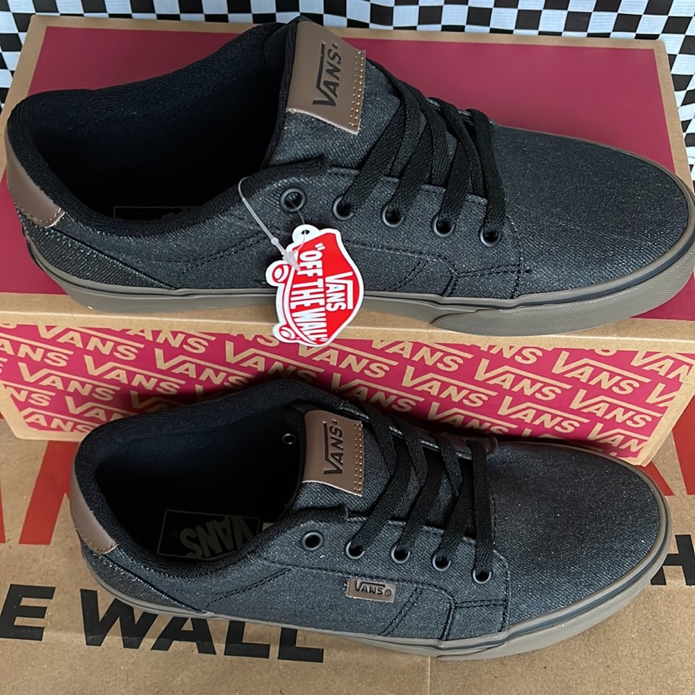 Vans Men’s Bishop
(Waxed Denim) Black/Gum
VN000NLUAKS
Sneakers - Picture 3 of 16